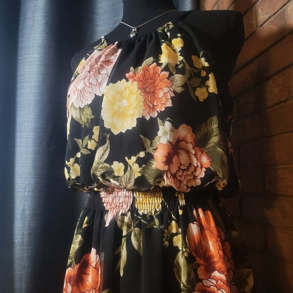 Lovely Floral Gathered Halter w/Cinched Waist and Tiem Back Mini Dress - Size L - Picture 7 of 12